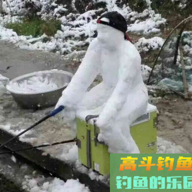 下雪之后天气寒冷，找对钓点、用对饵料也能钓到鱼