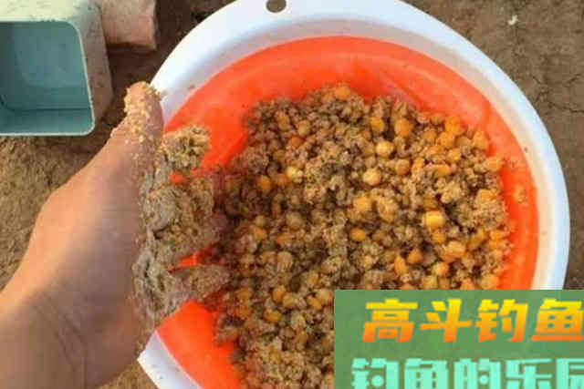 夏钓板鲫时，窝料这样配置才会大显神威