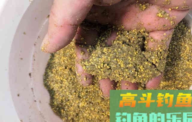 自制饼饵全过程解密，加点蚯蚓土，比买的饵料更好用