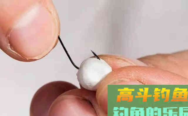 民间蘸饵钓技巧：蘸粉、蘸颗粒、蘸液体