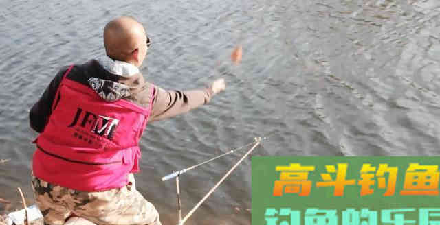 钓了多年的鱼，才知道冬钓要这么打窝