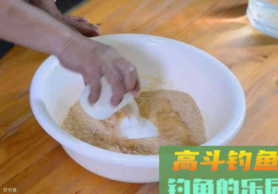 夏钓鲫鱼，分享一款经典的老鬼饵料制作配方