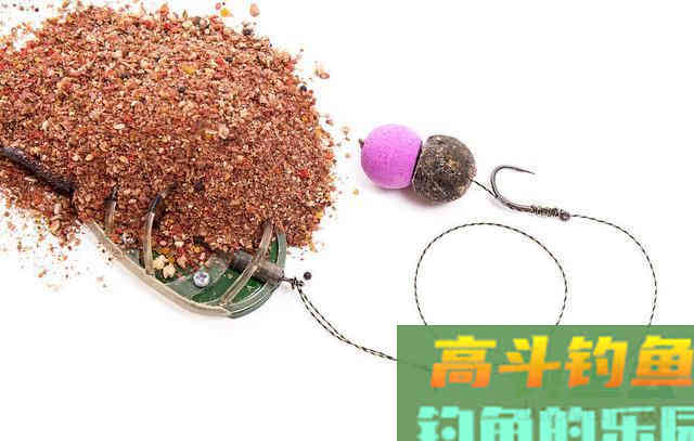 冬天钓鱼，如何快速诱鱼？这样打窝，效果杠杠滴