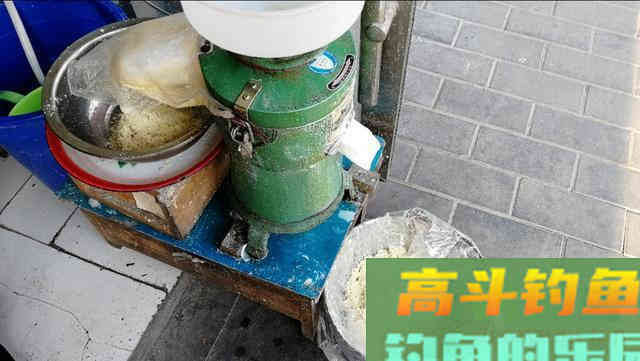 几毛钱一斤的豆渣，这样加工一下，秒变鲢鳙饵