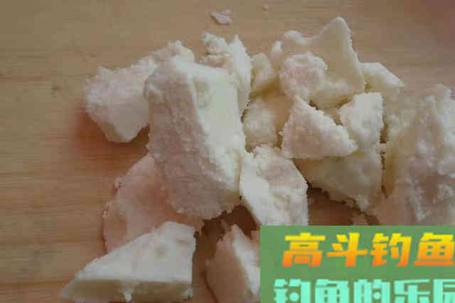 别再费钱买小药了，换用4种添加剂，鲫鲤鱼轮番上钩