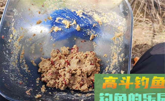 野钓大鲫鱼，用饵的模式，虫饵加上面饵