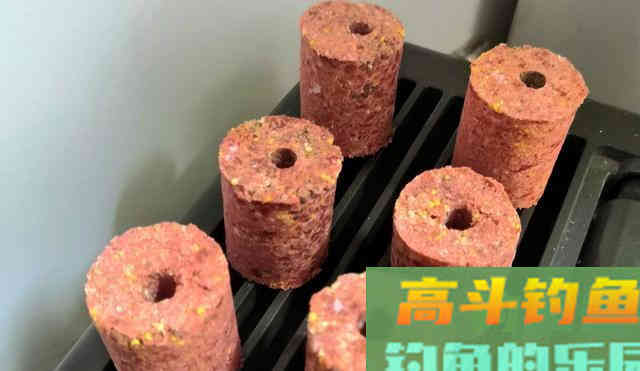 自制饼饵全过程解密，加点蚯蚓土，比买的饵料更好用