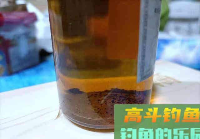 高价的麝香酒你买过吗？野钓效果可能比不上2块一袋的香精