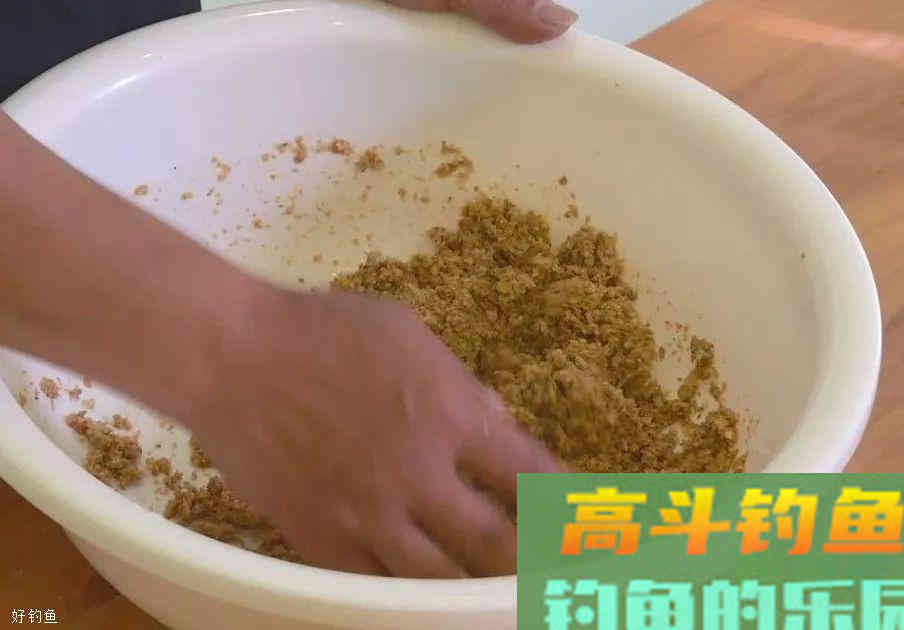 夏季高温多雨，用这款老鬼饵料配方钓鲤鱼最方便