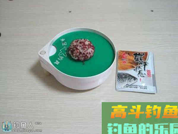 冬季垂钓的果冻红虫拉饵配方制作方法