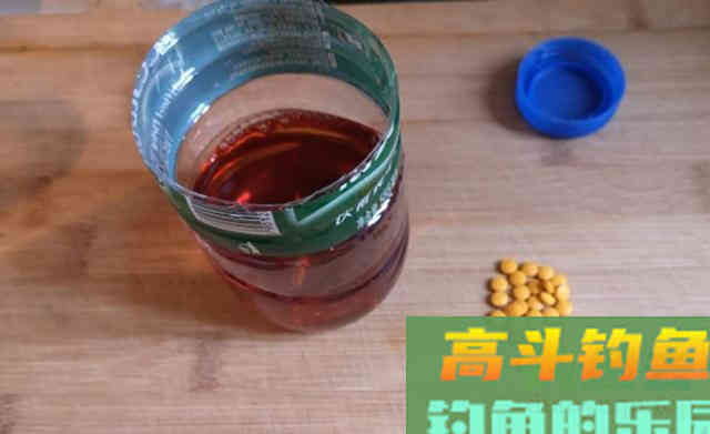 秋季钓鲫鱼，秘诀在于用饵，用民间四大素饵