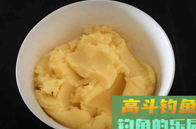 钓了半天，鲤鱼都不吃饵？那是你没试过这特效饵