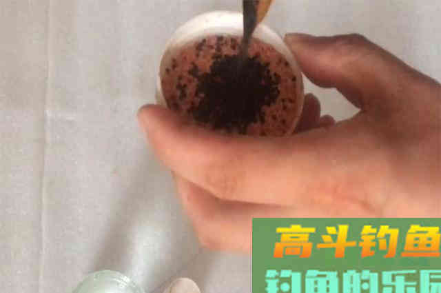 蓝鲫“蘸”着用，钓鱼效果远比拉着用强