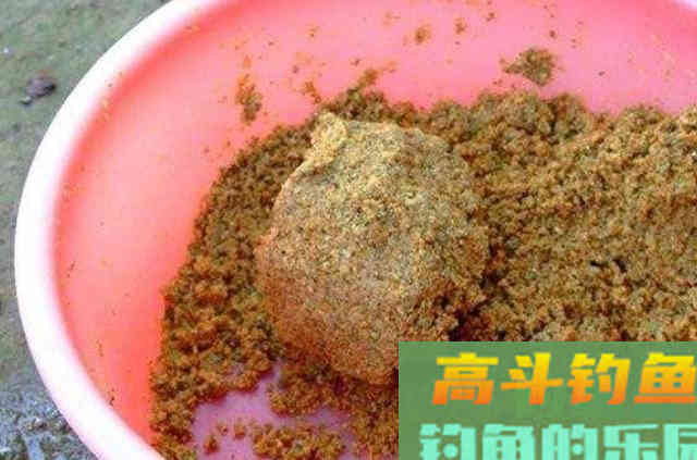 秋钓时，这鲫鱼饵不用白不用，说出来你别不信