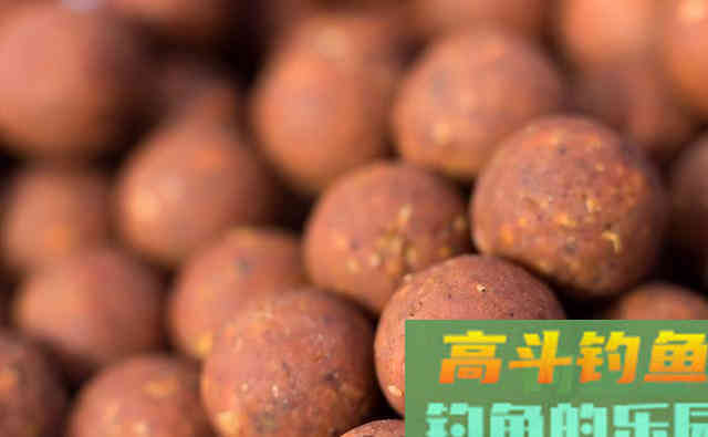 春季钓鲤鱼，这3种打窝方式，成本低
