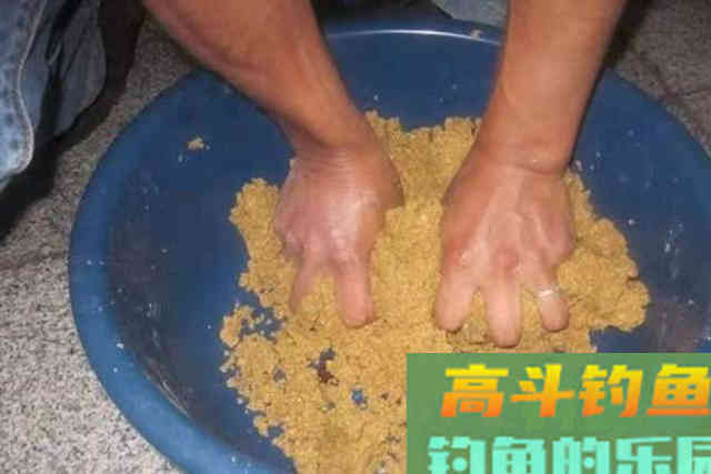 自从换用这特效鲫鱼饵，一根竿子都忙不过来
