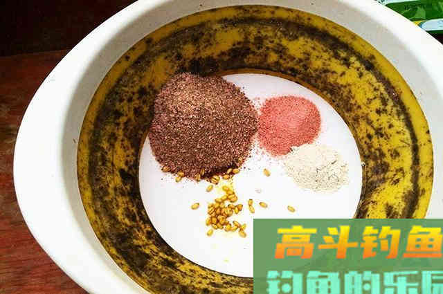 教钓友做饵料，“碾压”市面上的商品饵