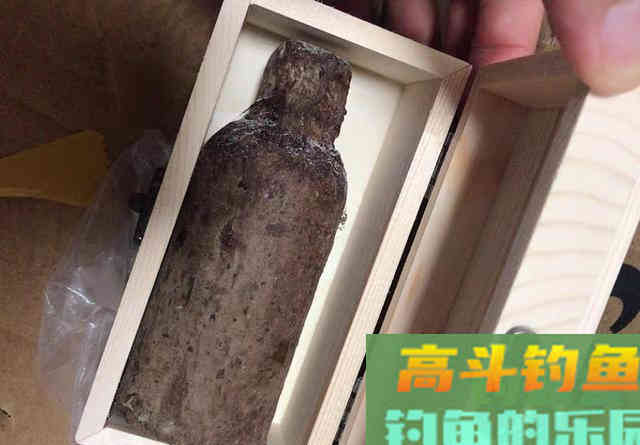 高价的麝香酒你买过吗？野钓效果可能比不上2块一袋的香精