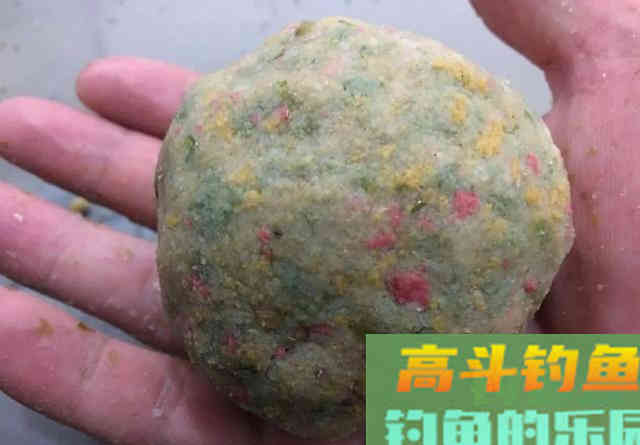 红薯做钓饵这样加工一下，不仅能钓到鲤鱼，还能兼顾大鲫鱼
