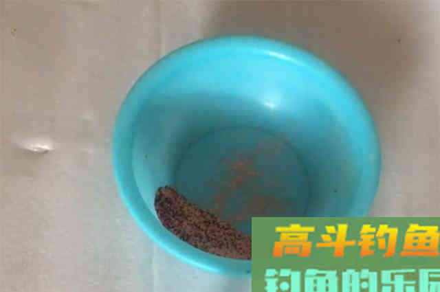 蓝鲫“蘸”着用，钓鱼效果远比拉着用强