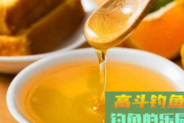窝内诱来的鲫鱼不够多，庆幸我有这2种特效窝料