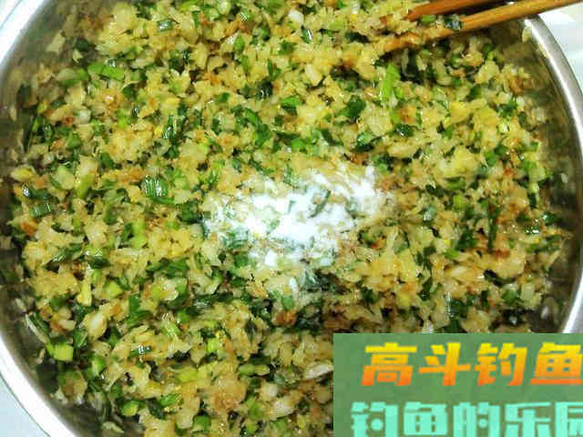 学会这两种自制饵料，专门钓秋天的大草鱼