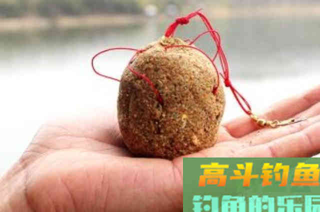 这鲤鱼饵果然来头不小，渔具店老板都在偷偷用