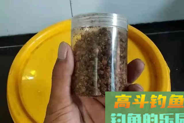 鲫鲤鱼好钓有诀窍，换用这特效饵，上鱼又快又狠