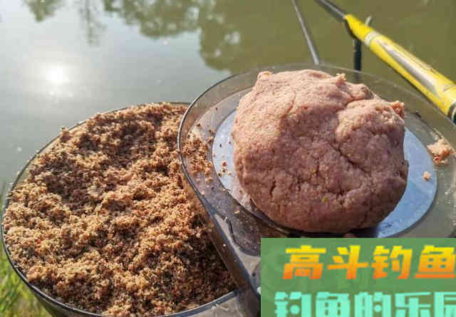 钓黑坑少不了散炮，这样搭配诱鱼快，大鲫鱼久聚不散