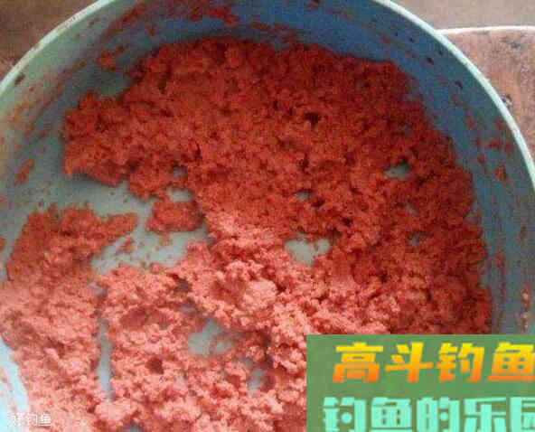 钓鲫鱼绝佳饵料配方：野战蓝鲫配疯钓鲫
