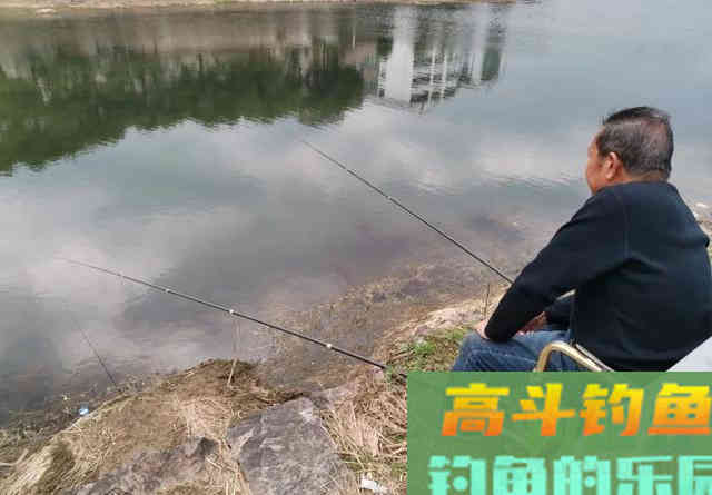 “拿假蚯蚓来钓我！你当我傻么”，用仿生饵挂钩，鱼都想骂人