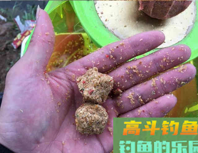 手抛窝弊端多，野钓要用上这4种打窝方法