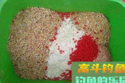 面对琳琅满目的商品饵，该如何挑选最适合自己的饵料