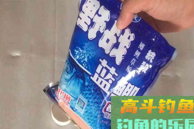 蓝鲫“蘸”着用，钓鱼效果远比拉着用强