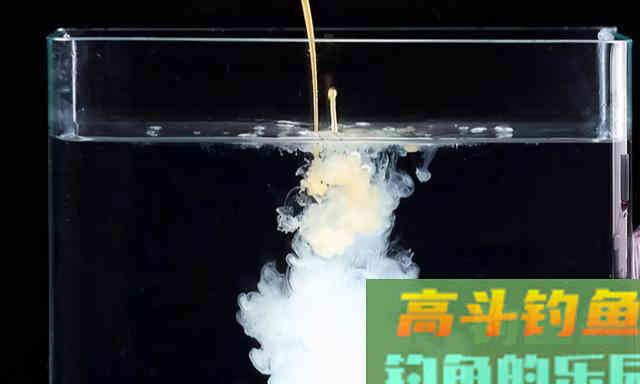 小药的溶解度好，饵料才穿透力强？不，鱼饵厂家的做法正相反