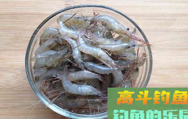 老钓友坦言，冬季钓鲫鱼我只用这三种东西做饵料