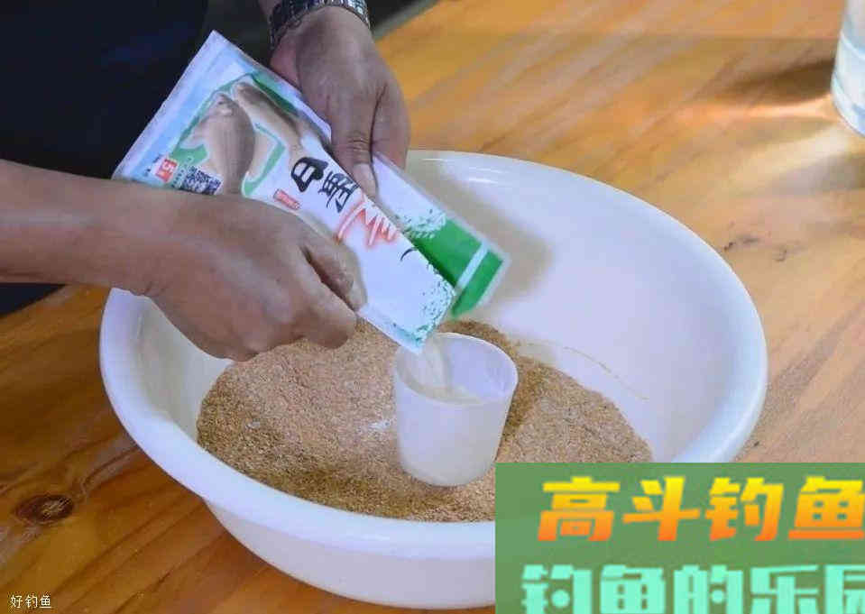 夏钓鲫鱼，分享一款经典的老鬼饵料制作配方