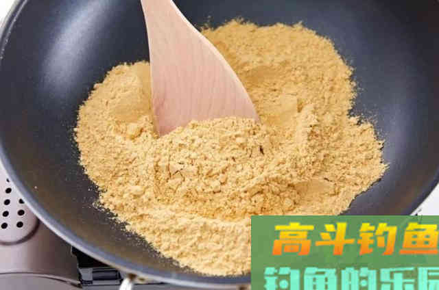 这鲤鱼饵果然来头不小，渔具店老板都在偷偷用