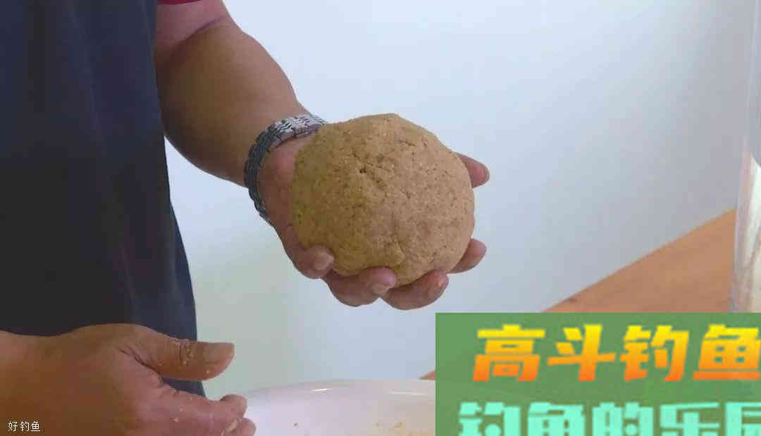 夏季高温多雨，用这款老鬼饵料配方钓鲤鱼最方便