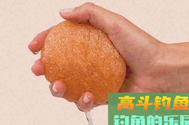 秋季钓鱼，老钓手们最常用的3个打窝诱鱼方式