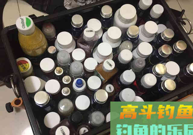 红虫和虾饵都不能用小药？别信，事实饵料均需添加剂