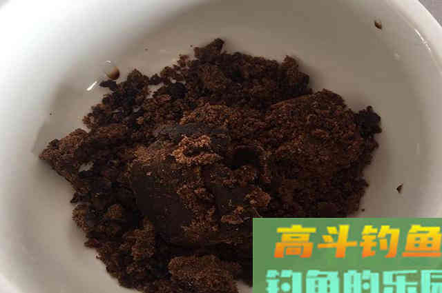 自制特效诱鱼窝料配方分享，适合钓鲫鱼鲤鱼