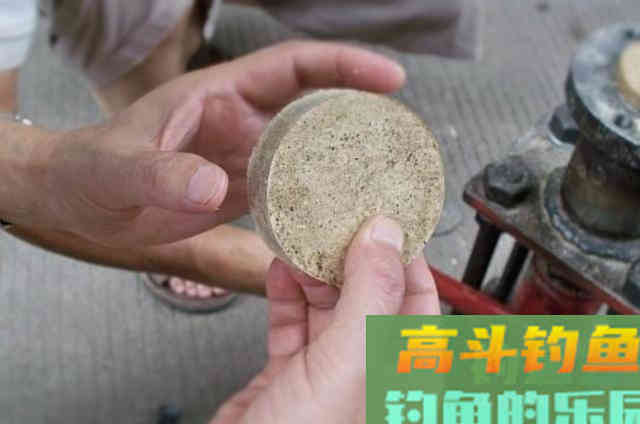 天气变冷后，野钓鲫鱼可以使用的一些诱饵窝料