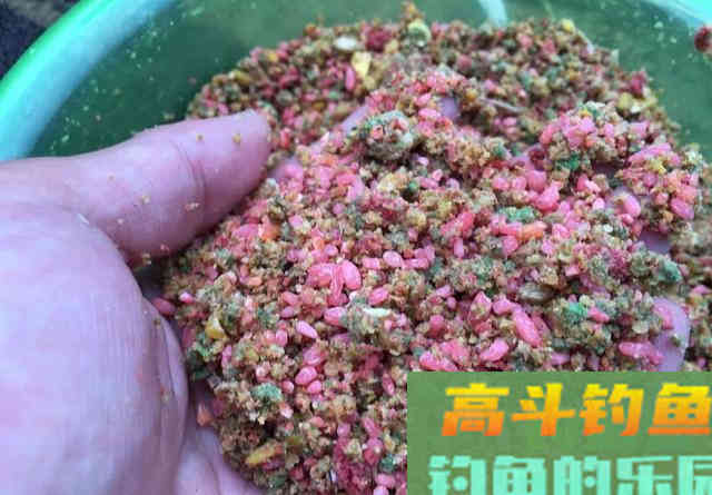 同样是酒米打窝，只因多加了2把黄泥就多钓几条