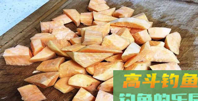 吃完肉的骨头别扔，拿来做窝料，穿透力强诱鱼快