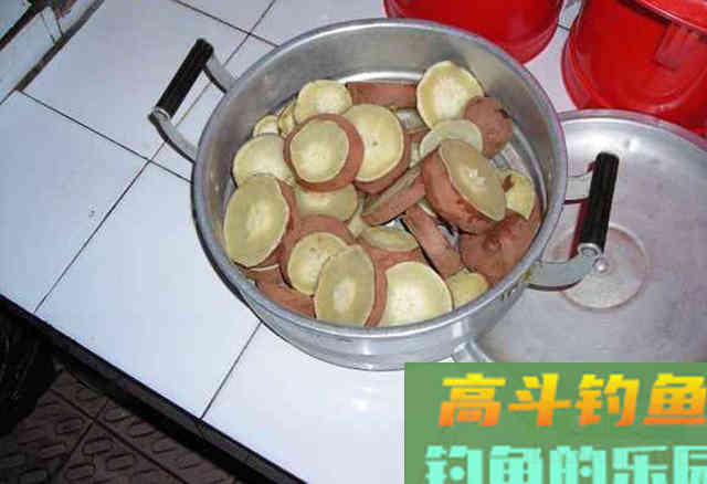 老钓手自制四种粮食钓饵，在农村十分常见