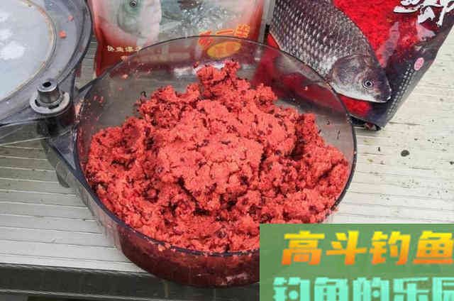冷天钓鱼时，需要钓友们牢牢记住的3个用饵套路