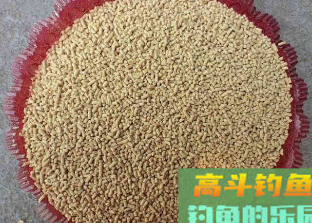 用鸡饲料加工成特效鲫鱼饵的3种方式，比小药好用