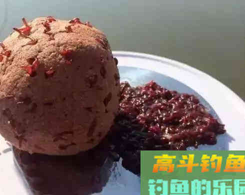 红虫不同场合下做钓饵技巧，用好了隔壁老王都眼红
