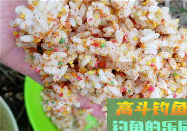 夏季钓鱼，学会这样使用米饭饵，专钓大鲫鱼